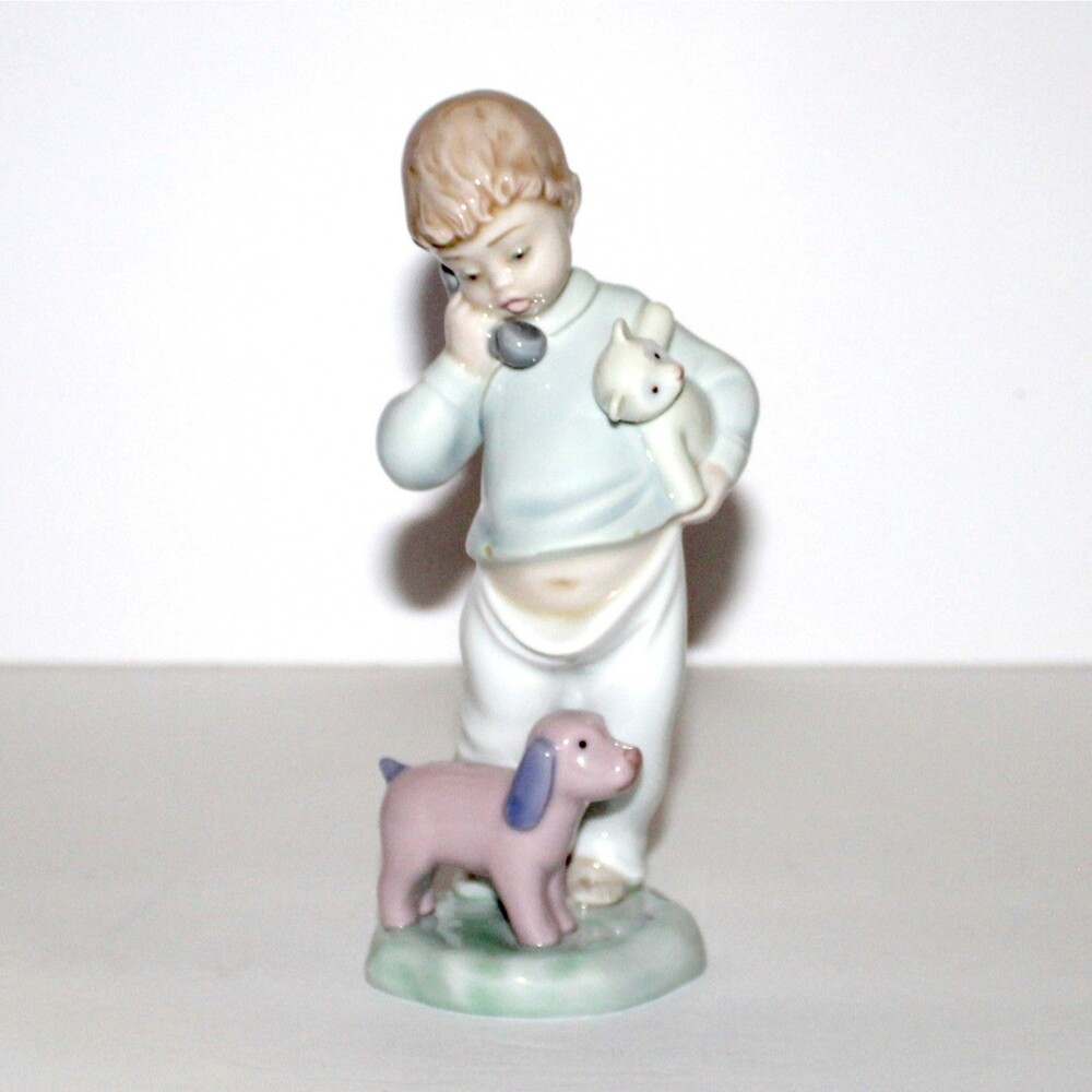 Nao by Lladro Porcelain Figurine Boy on Phone with Puppets #1044 Spain